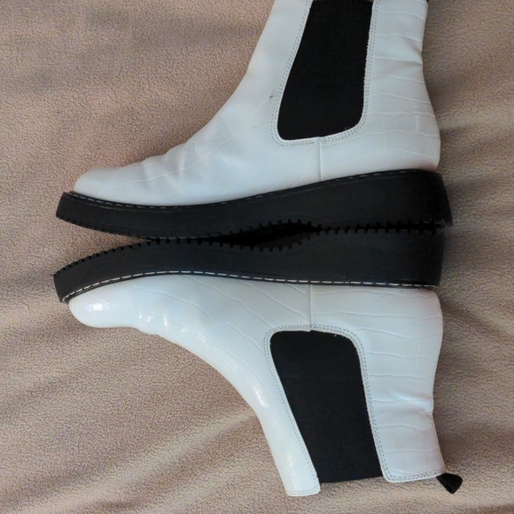 Patent White Chelsea Boot- Size 10 - Picture 3 of 4